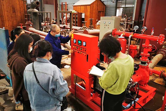 The factory technical engineer explained the knowledge of fire pump to the new business personnel