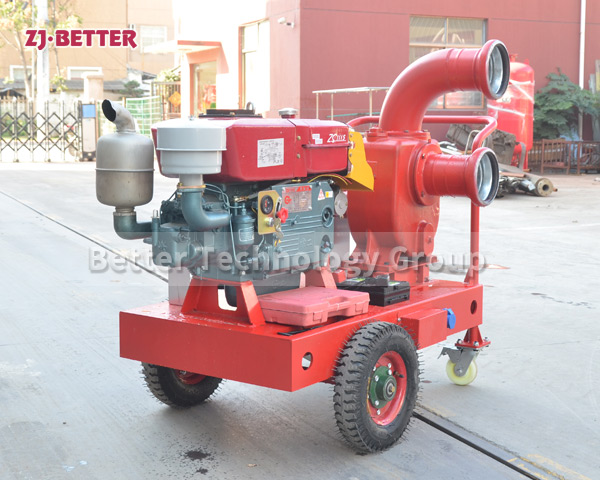 Features of small mobile fire pump truck