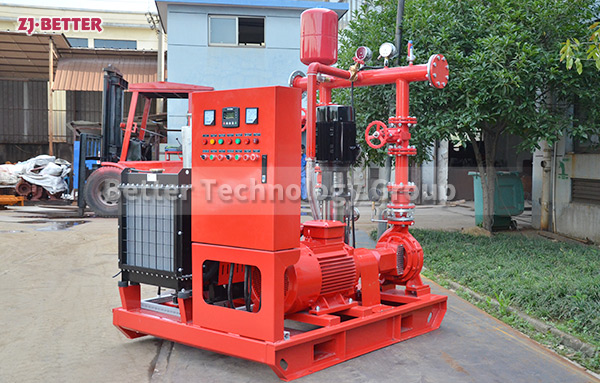 How should the pump casing of the fire pump be maintained?