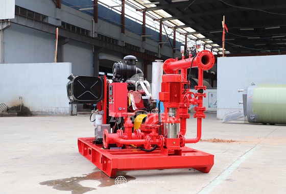 How does the dual power system switching ensure continuous operation?