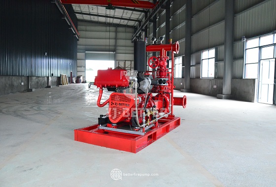 How does the fire pump ensure high water pressure and flow output?